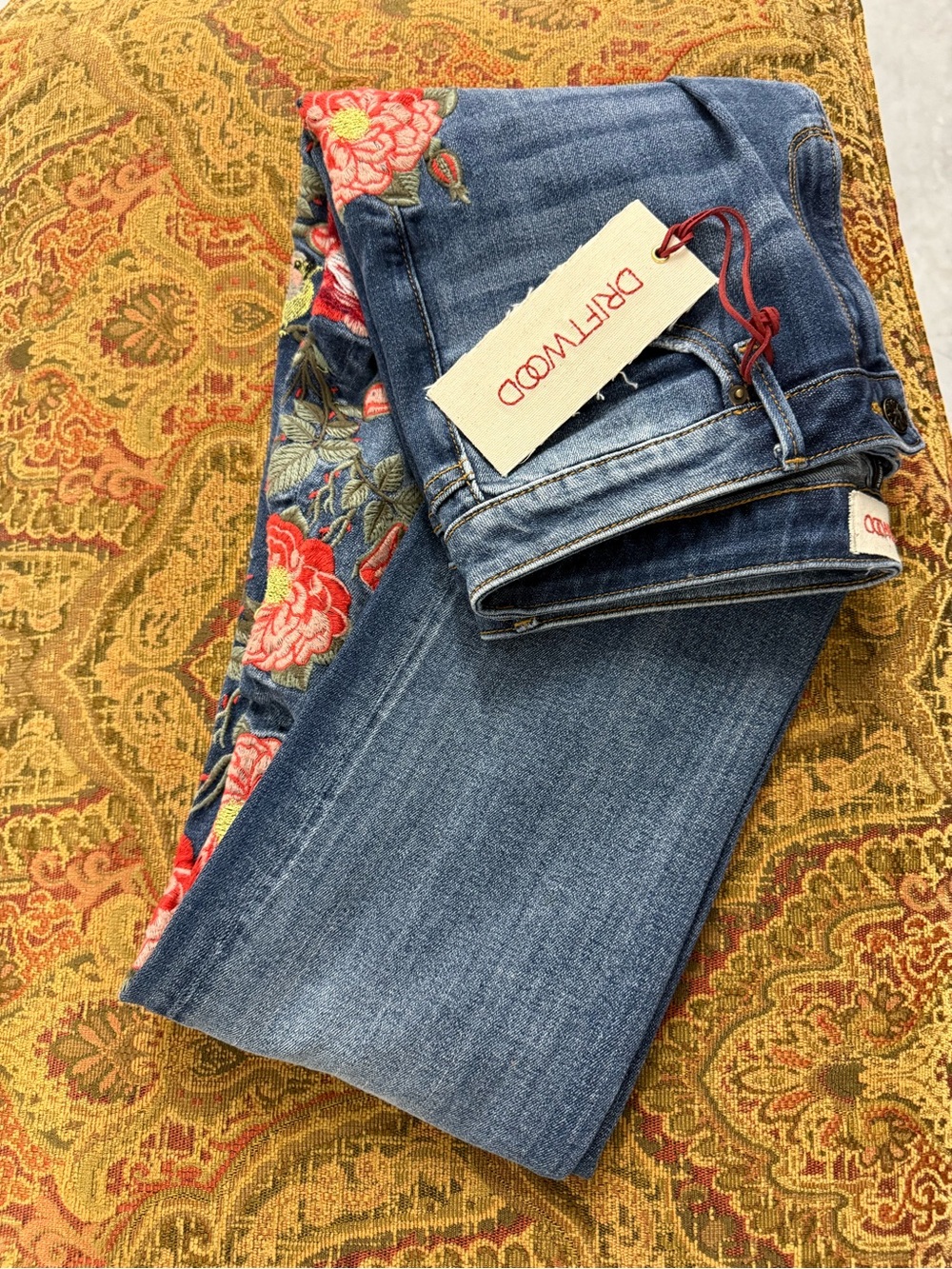 DEIFTWOOD - Audrey 30/31
Birds and Floral embroidery Jeans - Picture 2 of 5